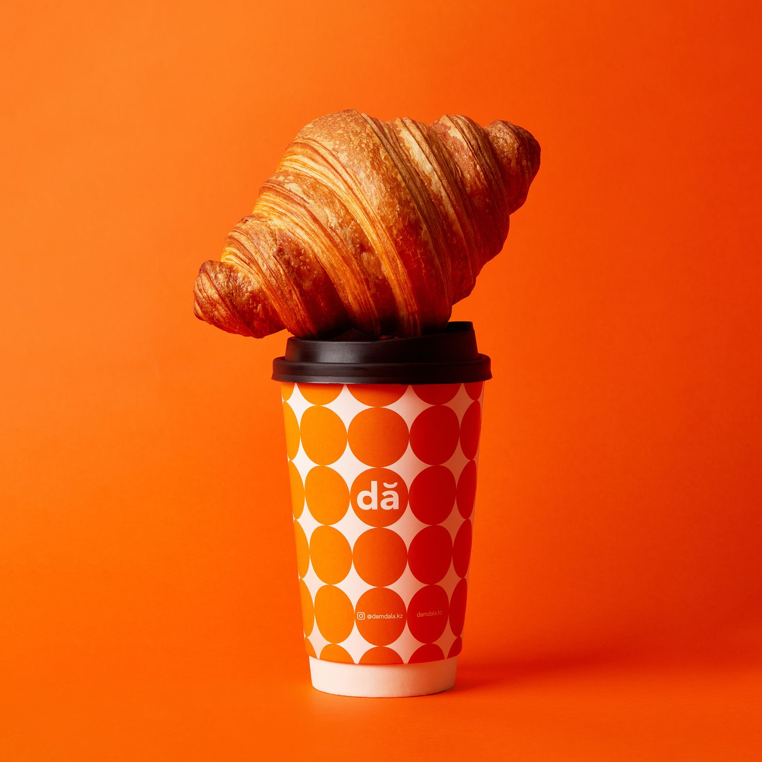 Double wall paper cups with all-over unlimited color print
